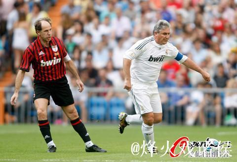 四个月后首次亮相主场,米兰副主席巴雷西病愈回归看台 四个月后首次亮相主场,米兰副主席巴雷西病愈回归看台